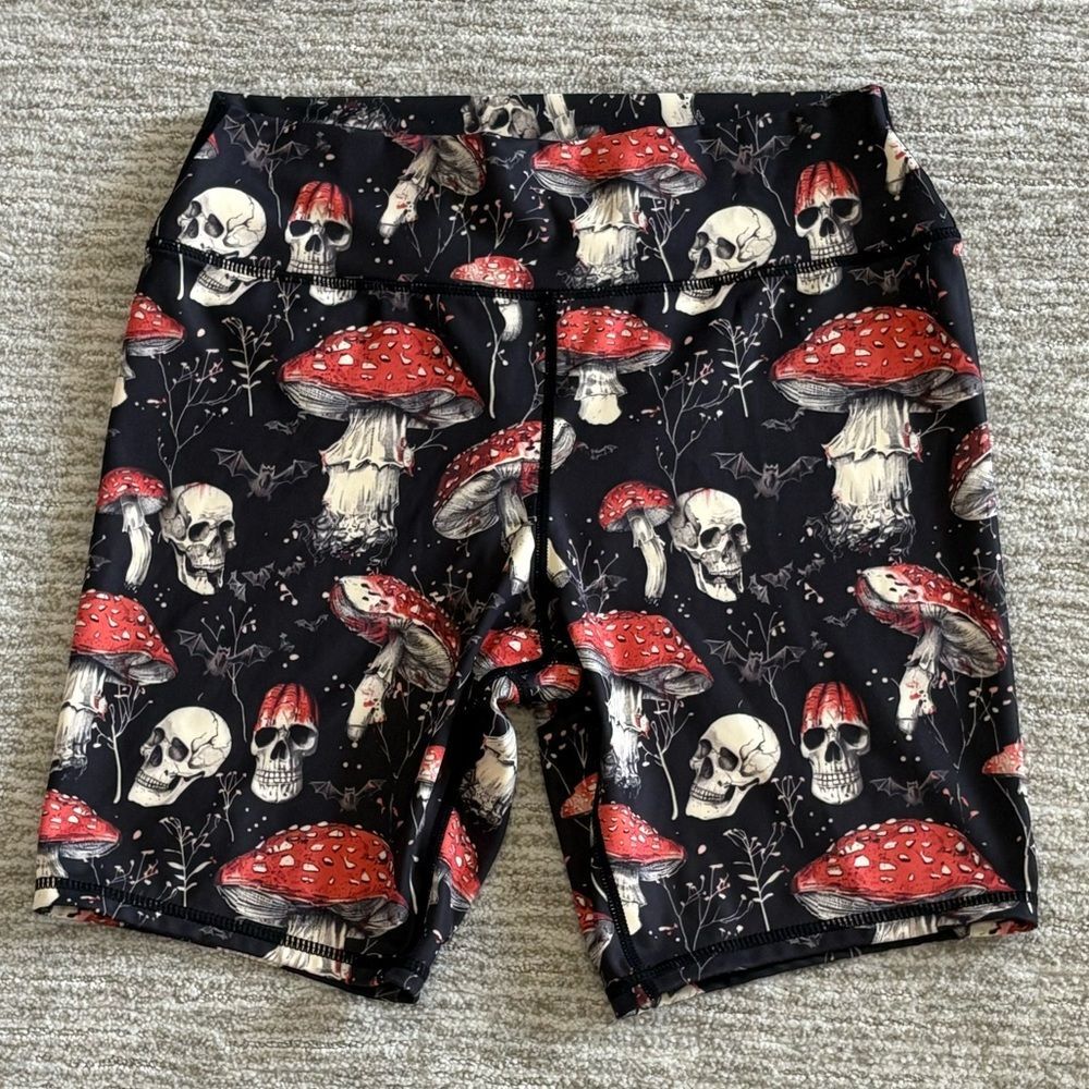 Skull & Mushroom Graphic All Over Print Biker Shorts Womens Size Small Black Red - Picture 9 of 9